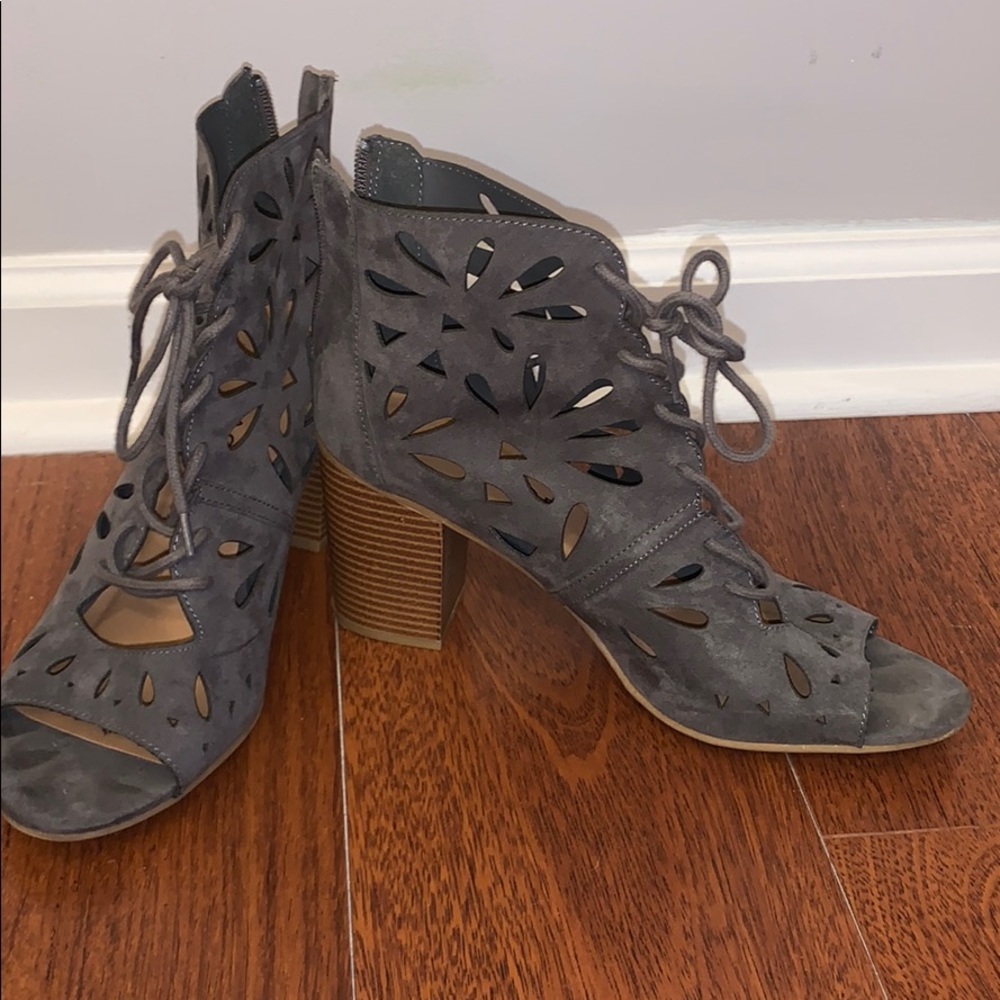 Rampage Heels - Picture 3 of 5